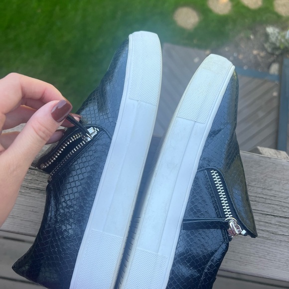 Steve Madden zipper sneaker - Picture 7 of 8